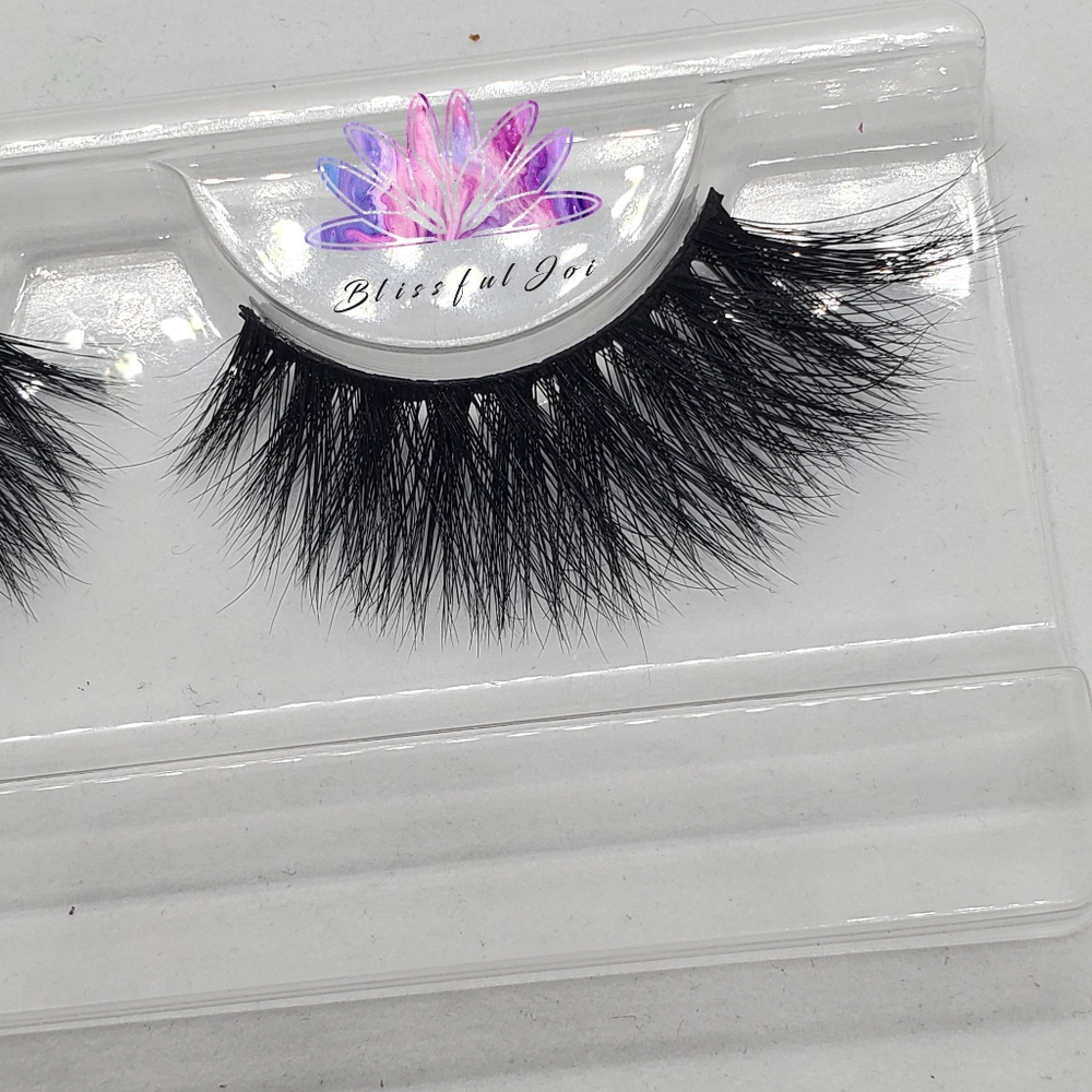 **SOLD** Lashes - Picture 5 of 7